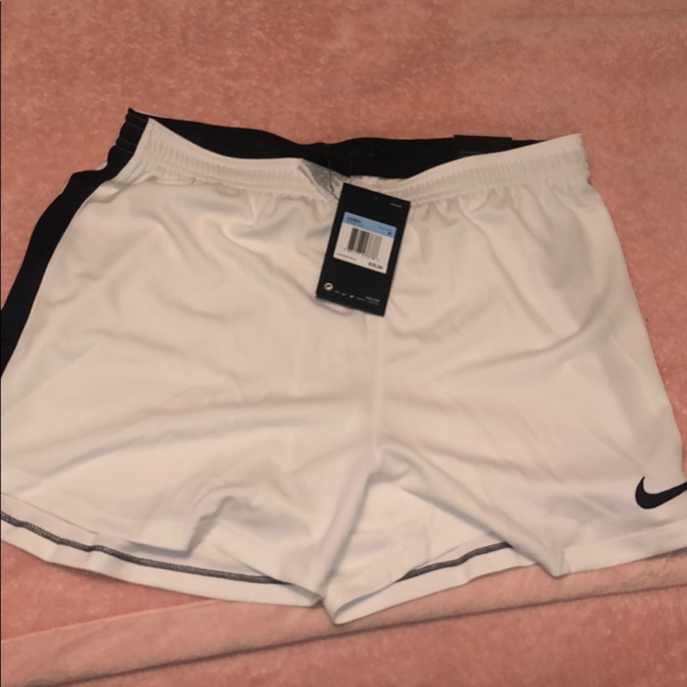 Women’s Nike shorts size medium brand new